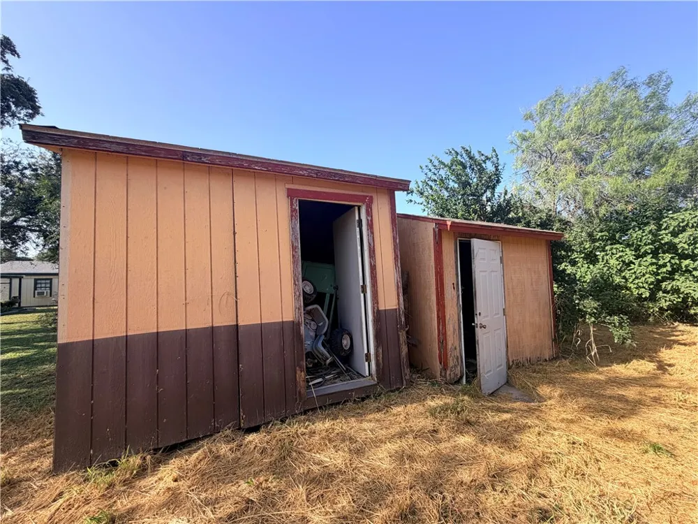 911 S Almond Street Alice, TX 78332