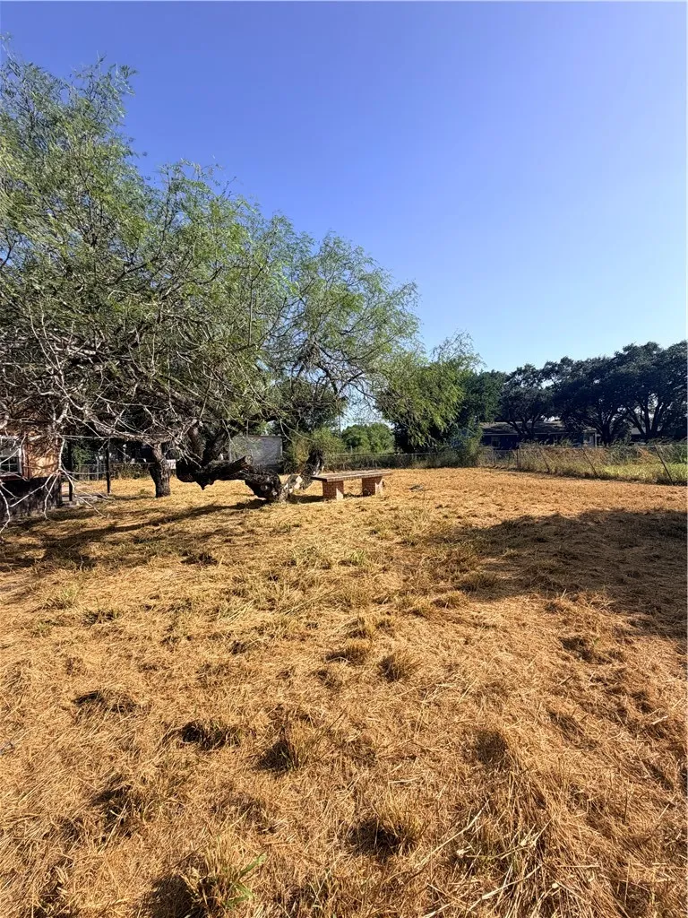 911 S Almond Street Alice, TX 78332