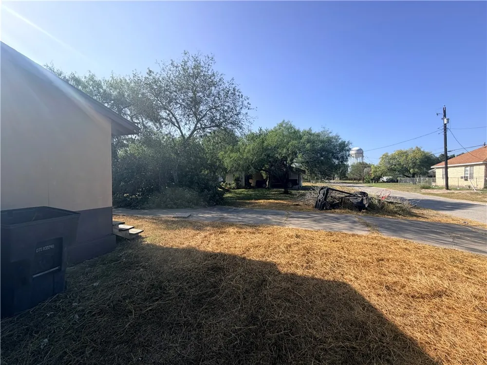 911 S Almond Street Alice, TX 78332