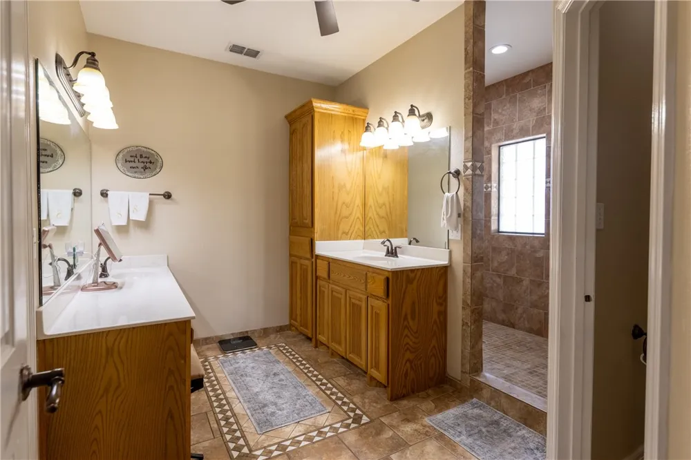 146 Lakeview Trace Three Rivers, TX 78071