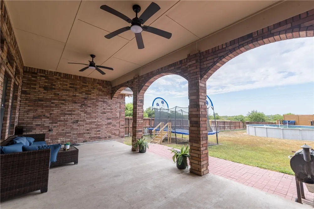 146 Lakeview Trace Three Rivers, TX 78071