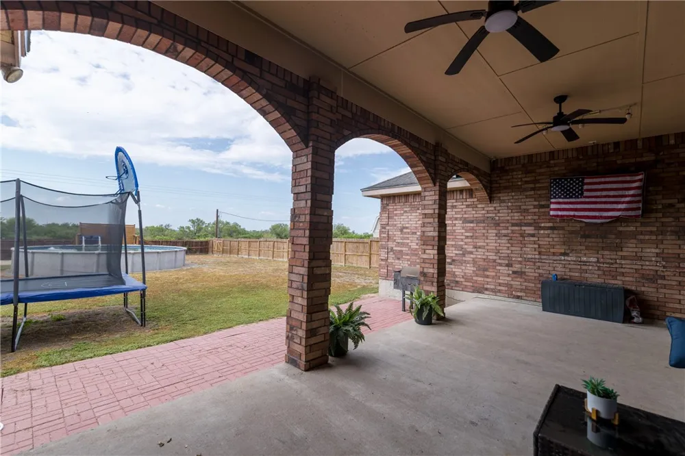 146 Lakeview Trace Three Rivers, TX 78071