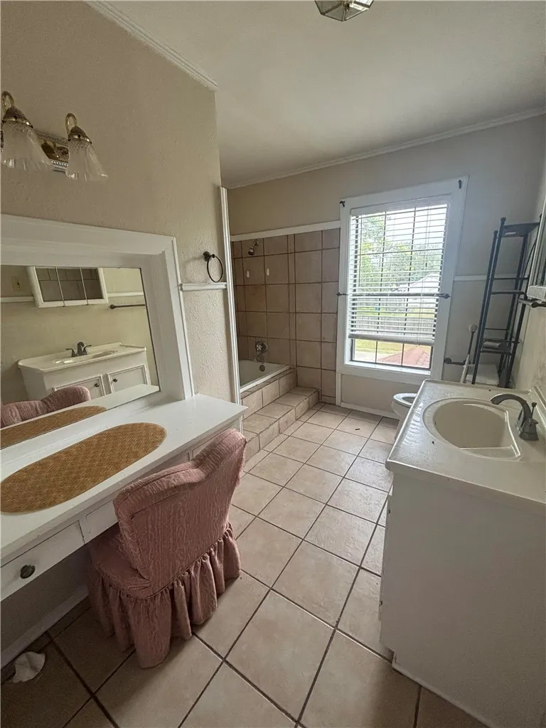 900 E 2nd Street Alice, TX 78332