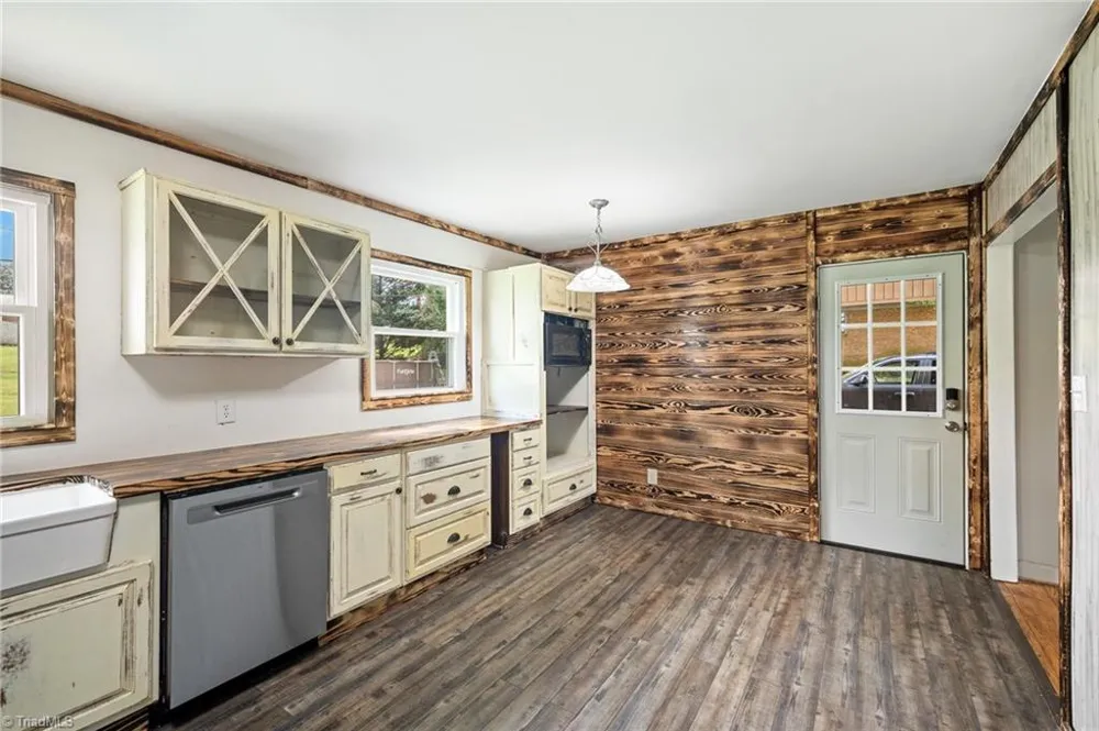 141 Lowell Street Lexington, NC 27295