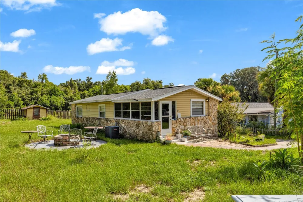 405 W SIMON AVENUE Apopka, FL 32712