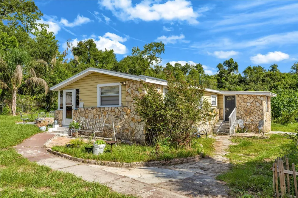 405 W SIMON AVENUE Apopka, FL 32712