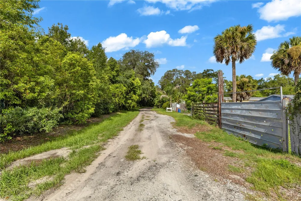 405 W SIMON AVENUE Apopka, FL 32712