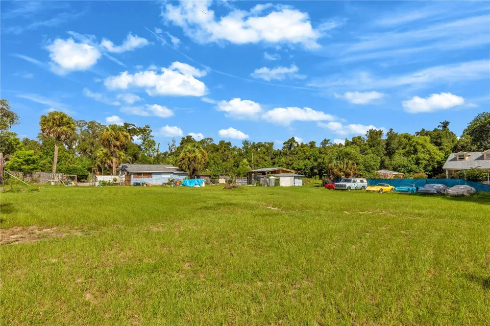 405 W SIMON AVENUE Apopka, FL 32712