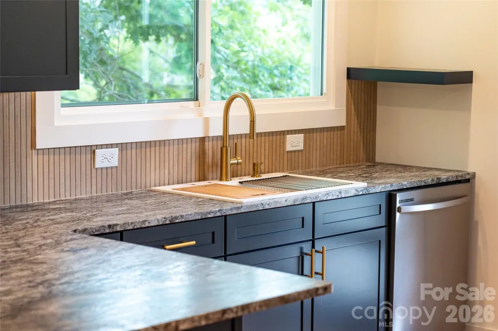 155 Oak Terrace Arden, NC 28704