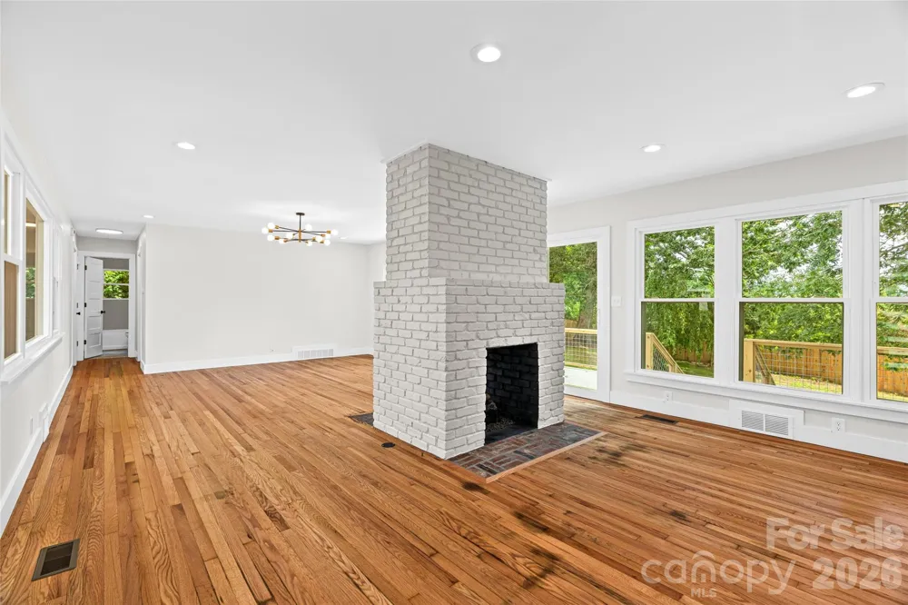 155 Oak Terrace Arden, NC 28704