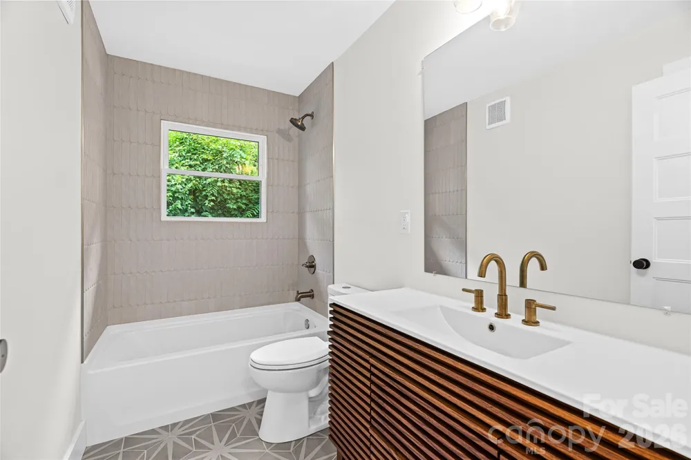 155 Oak Terrace Arden, NC 28704