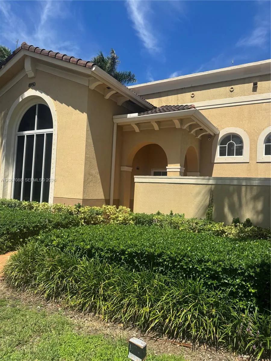 8826 W Flagler St #115 Miami, FL 33174