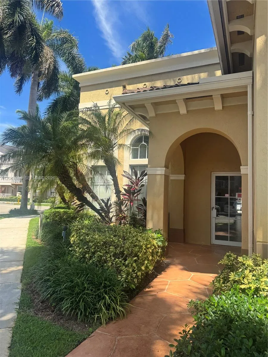 8826 W Flagler St #115 Miami, FL 33174