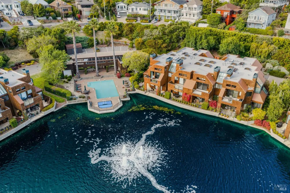 34 Lagoon Vista Tiburon, CA 94920