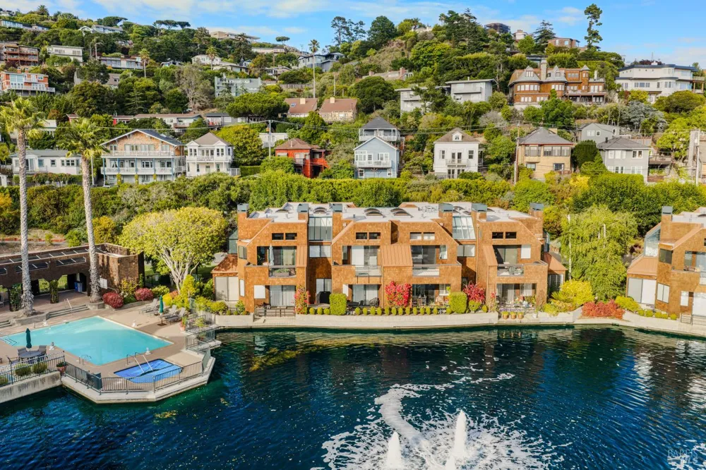 34 Lagoon Vista Tiburon, CA 94920