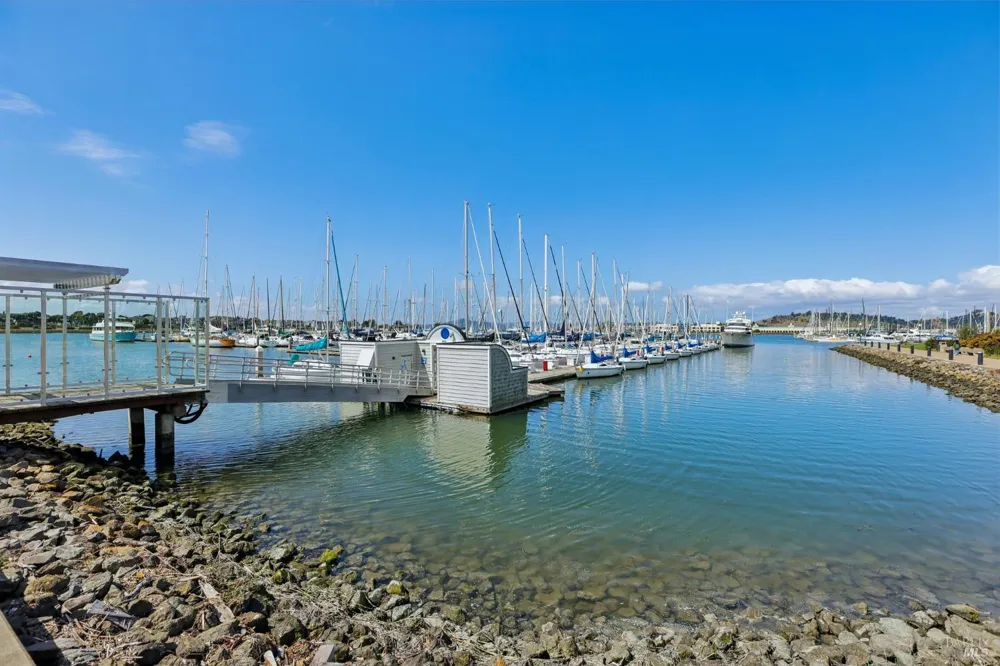 326 Commodore Drive Richmond, CA 94804