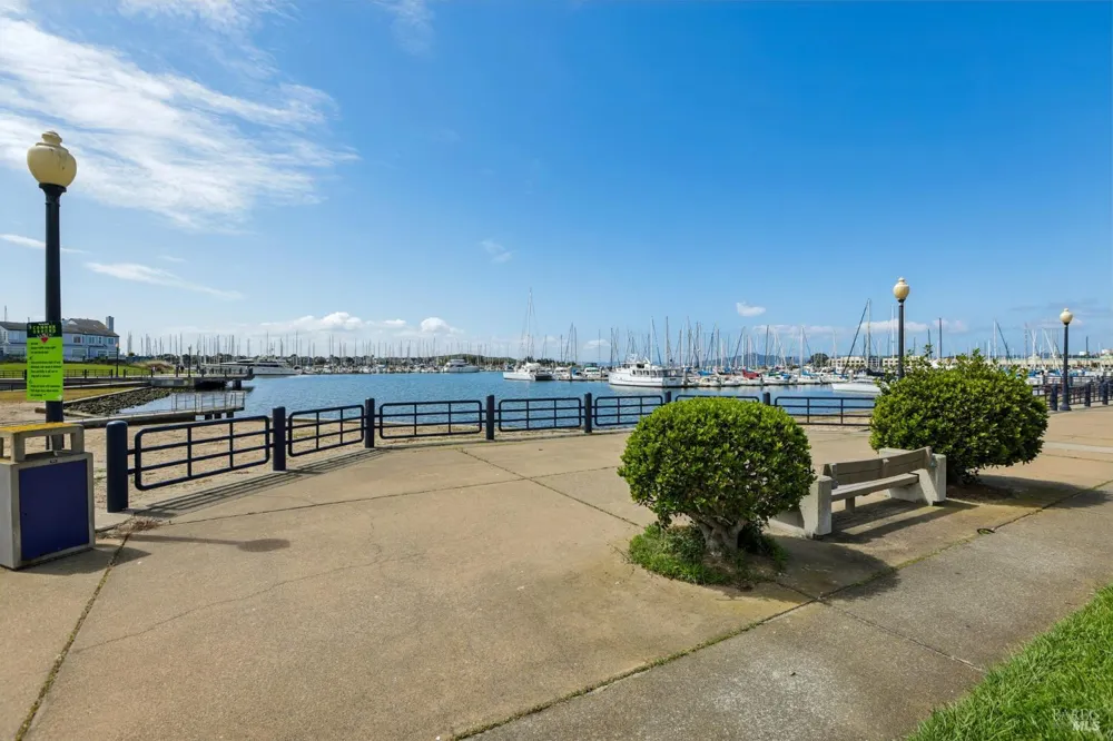 326 Commodore Drive Richmond, CA 94804