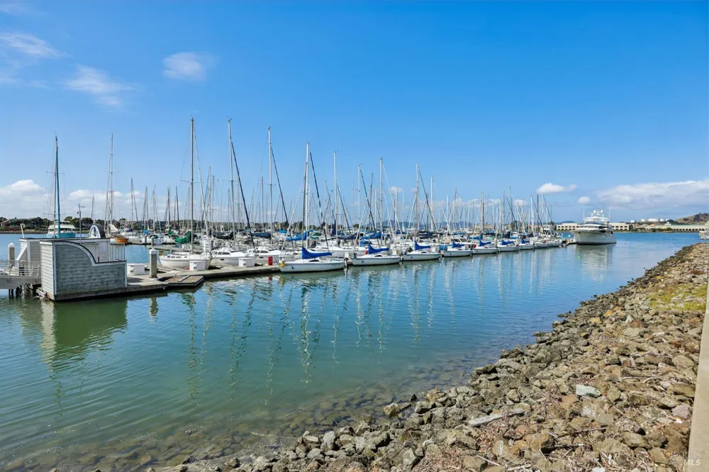 326 Commodore Drive Richmond, CA 94804