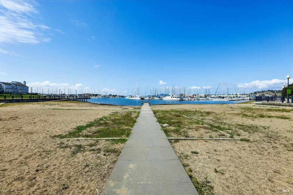 326 Commodore Drive Richmond, CA 94804