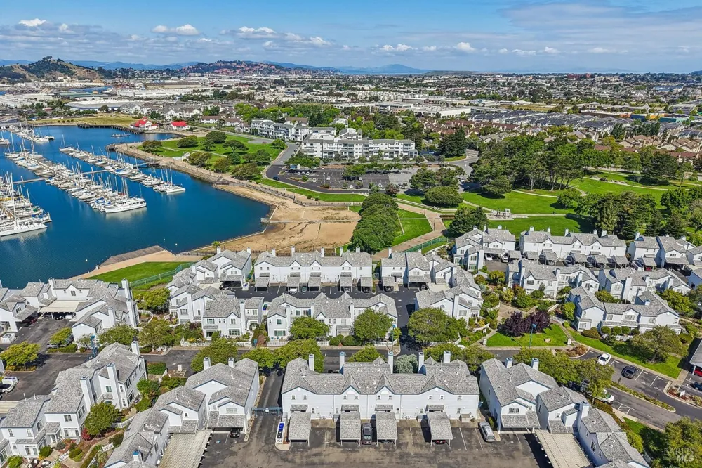 326 Commodore Drive Richmond, CA 94804