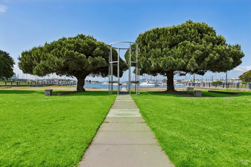 326 Commodore Drive Richmond, CA 94804