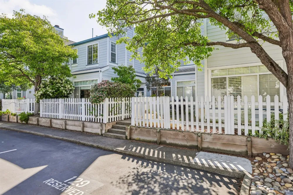 326 Commodore Drive Richmond, CA 94804