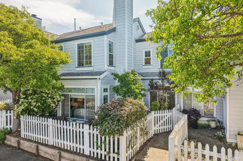 326 Commodore Drive