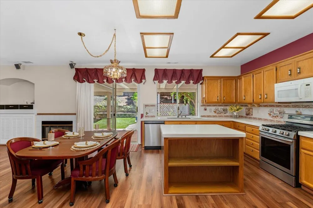 1642 Poppy Circle Rocklin, CA 95765