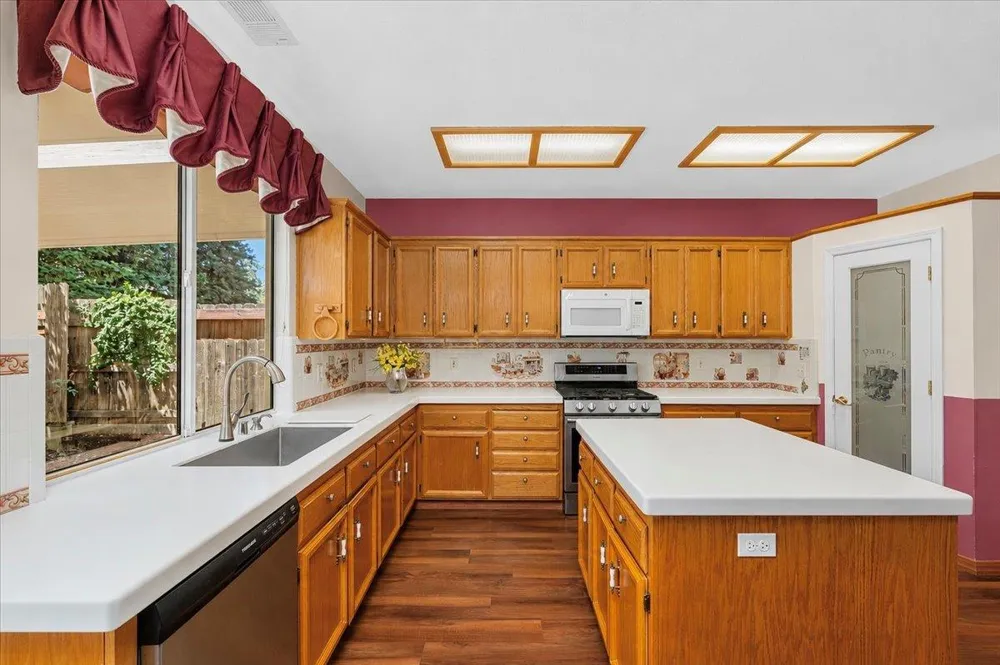 1642 Poppy Circle Rocklin, CA 95765
