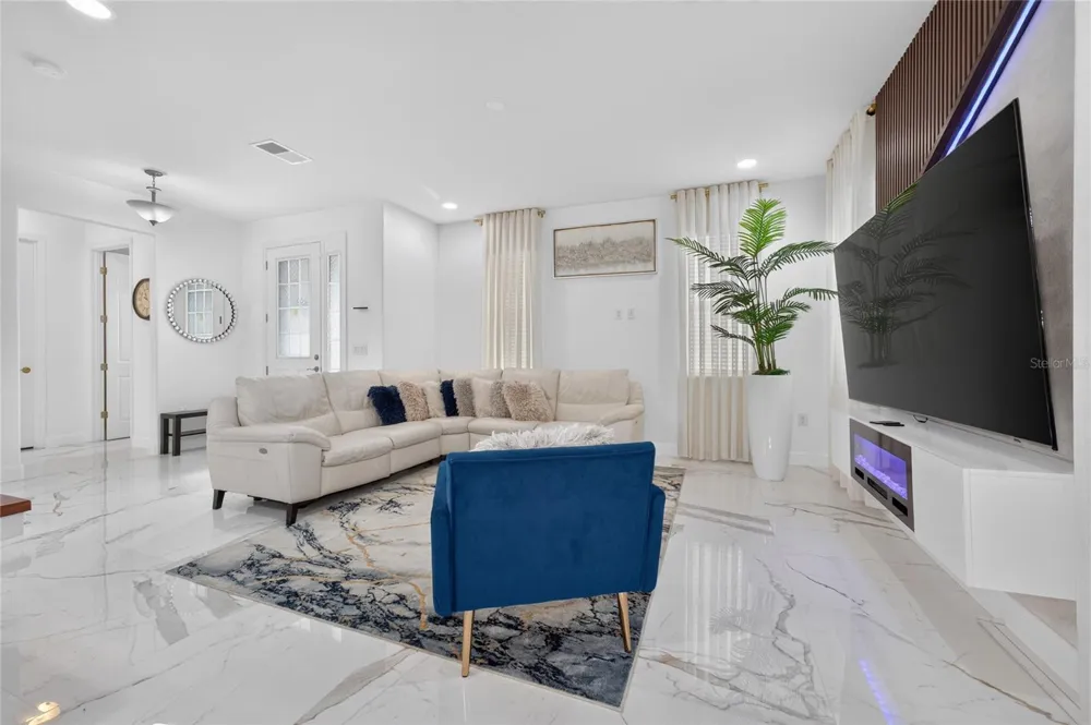 2527 NOUVEAU WAY Kissimmee, FL 34741