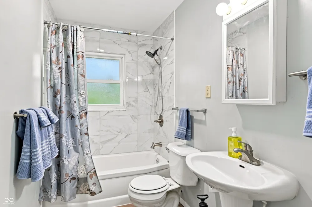 3402 Windcrest Drive Bloomington, IN 47404