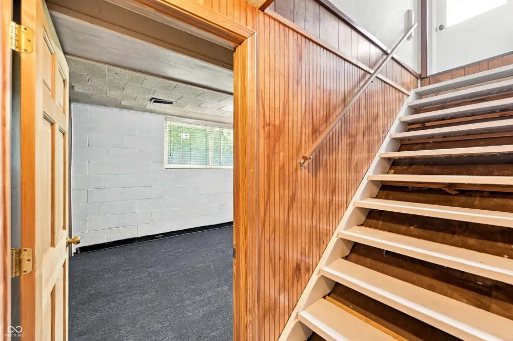 3402 Windcrest Drive Bloomington, IN 47404