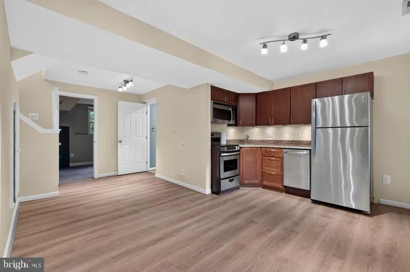 6221 BELLA DRIVE Centreville, VA 20121