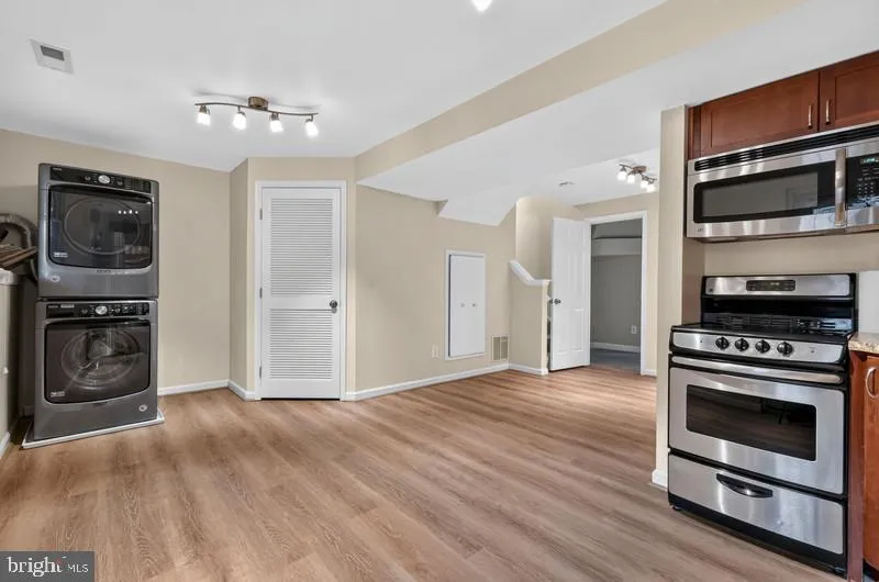 6221 BELLA DRIVE Centreville, VA 20121