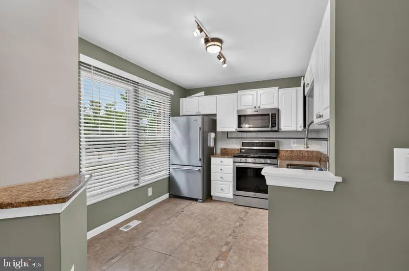 6221 BELLA DRIVE Centreville, VA 20121