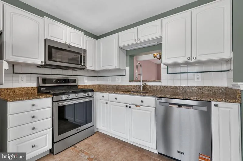 6221 BELLA DRIVE Centreville, VA 20121