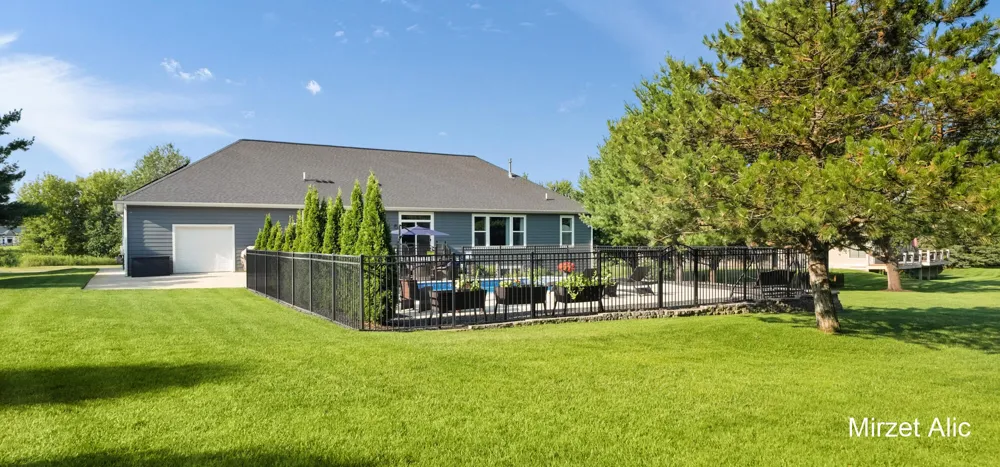5220 Canyon River Drive NE Cannon Township, MI 49301