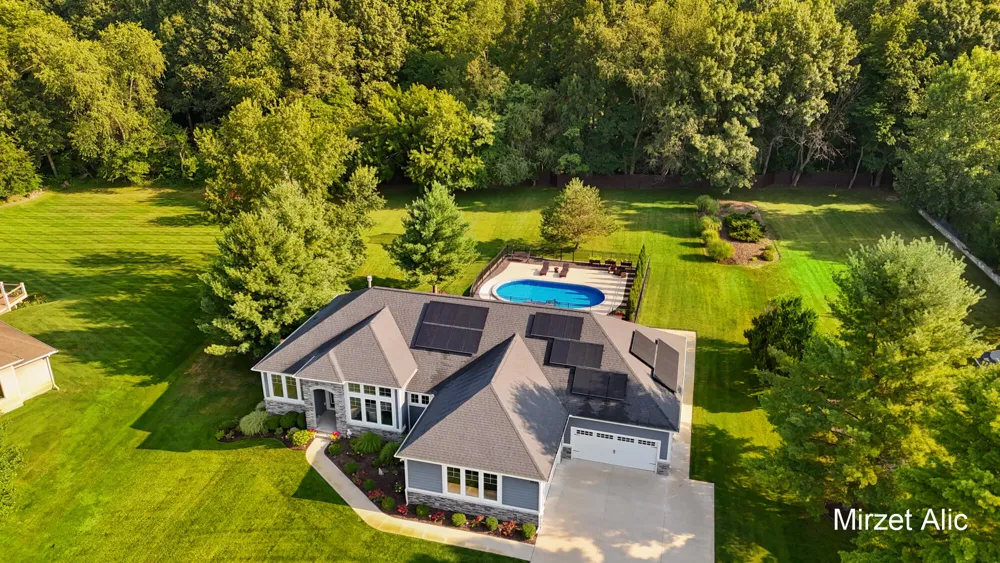 5220 Canyon River Drive NE Cannon Township, MI 49301