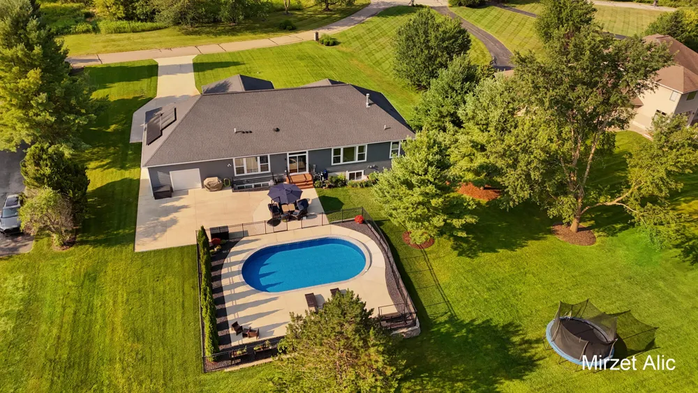 5220 Canyon River Drive NE Cannon Township, MI 49301