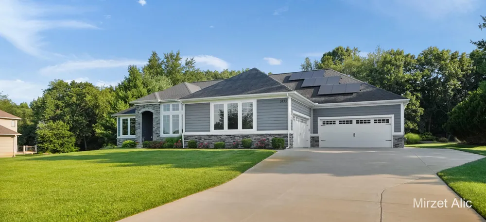 5220 Canyon River Drive NE Cannon Township, MI 49301