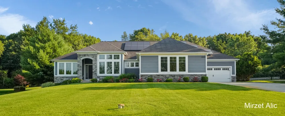 5220 Canyon River Drive NE Cannon Township, MI 49301