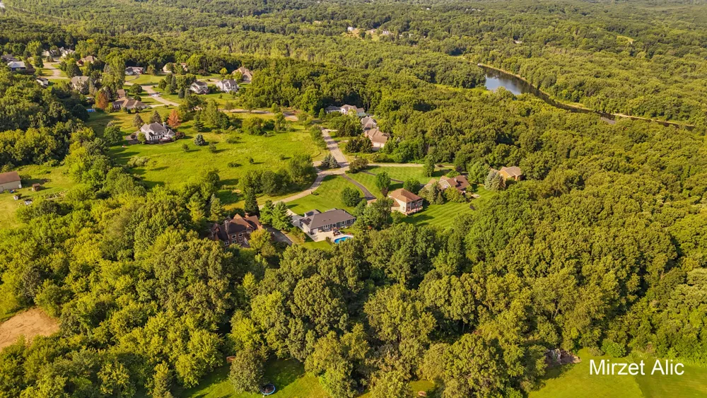 5220 Canyon River Drive NE Cannon Township, MI 49301