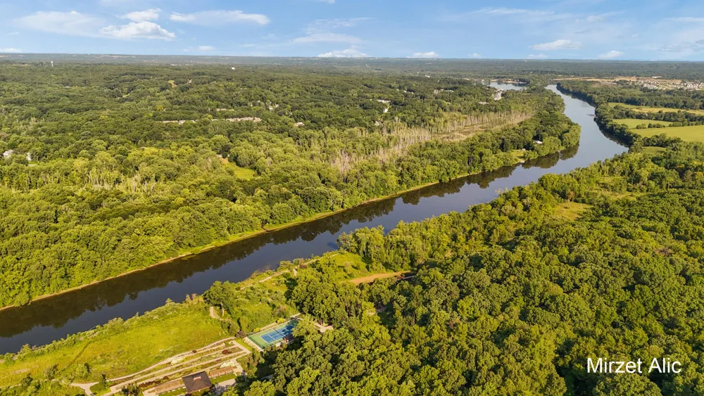 5220 Canyon River Drive NE Cannon Township, MI 49301