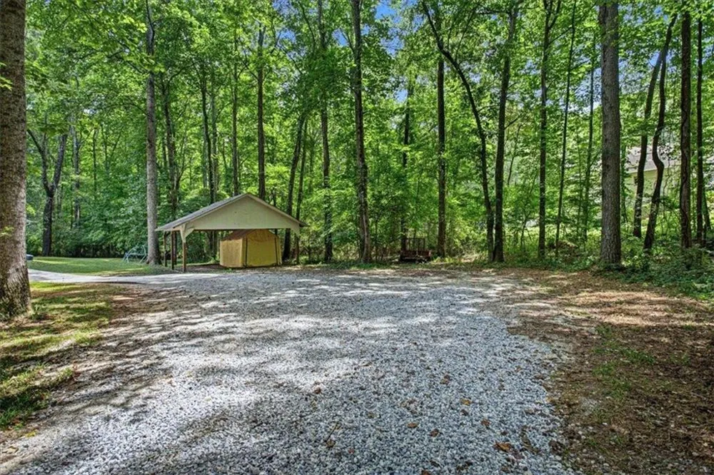 1351 Minix Road Sharpsburg, GA 30277