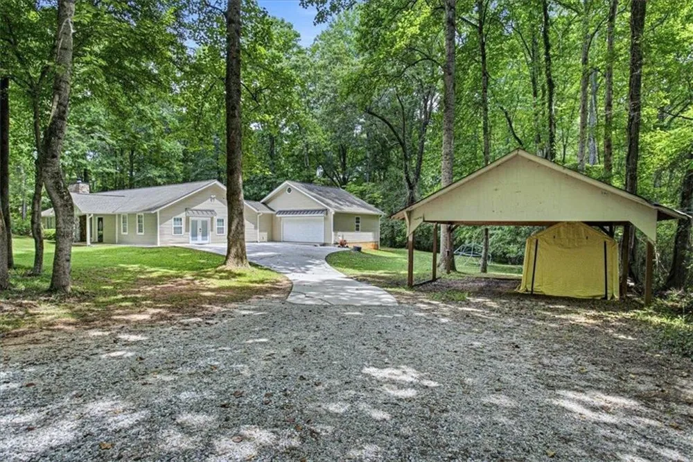 1351 Minix Road Sharpsburg, GA 30277