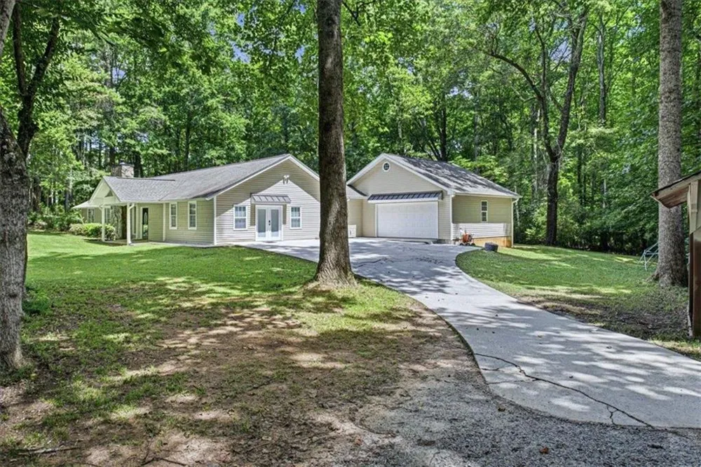 1351 Minix Road Sharpsburg, GA 30277