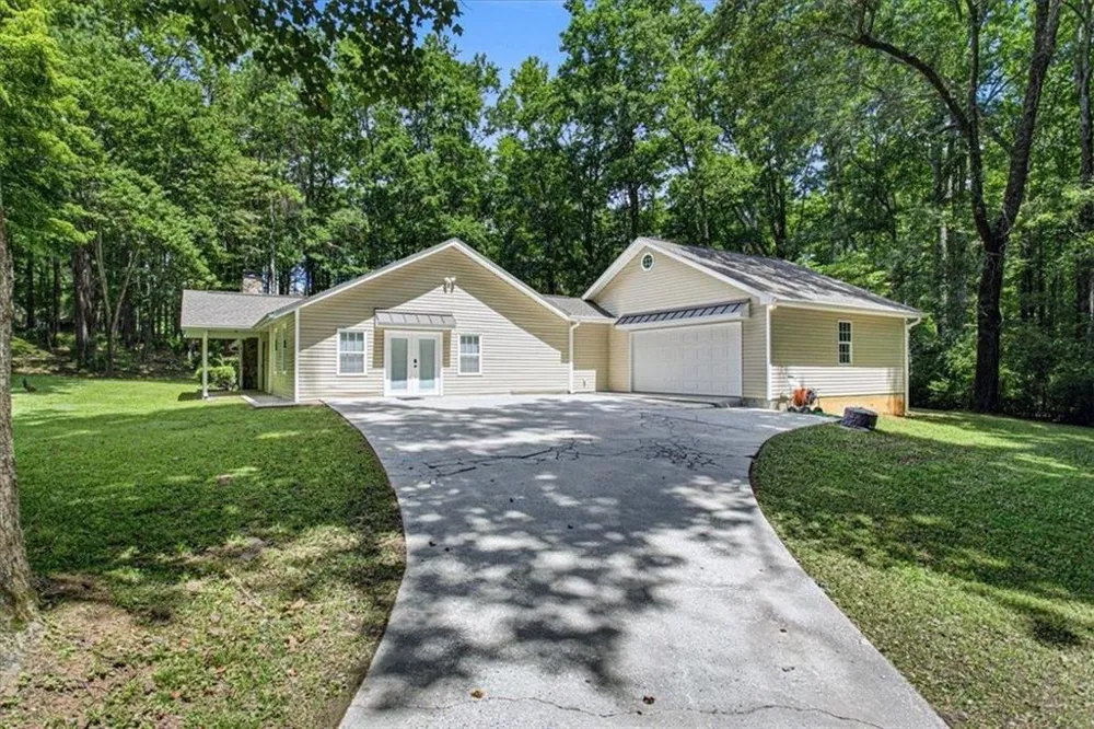 1351 Minix Road Sharpsburg, GA 30277