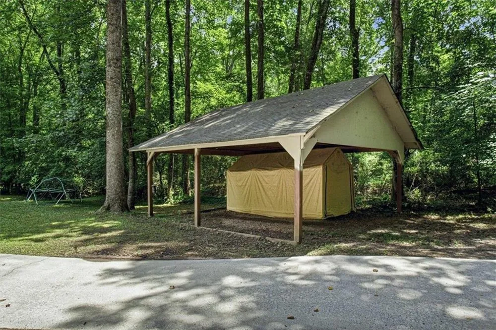1351 Minix Road Sharpsburg, GA 30277
