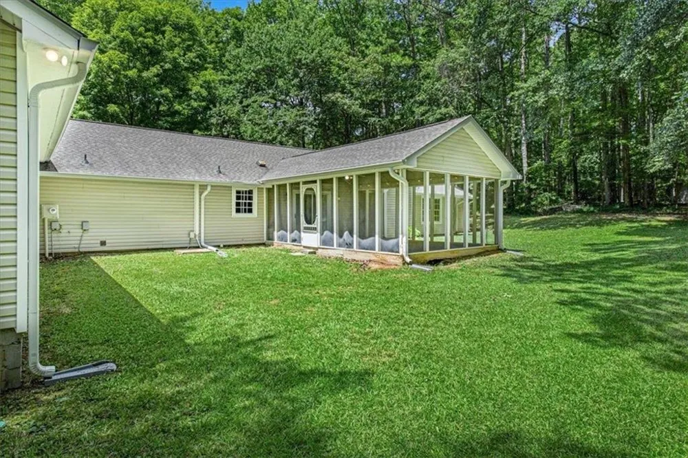 1351 Minix Road Sharpsburg, GA 30277