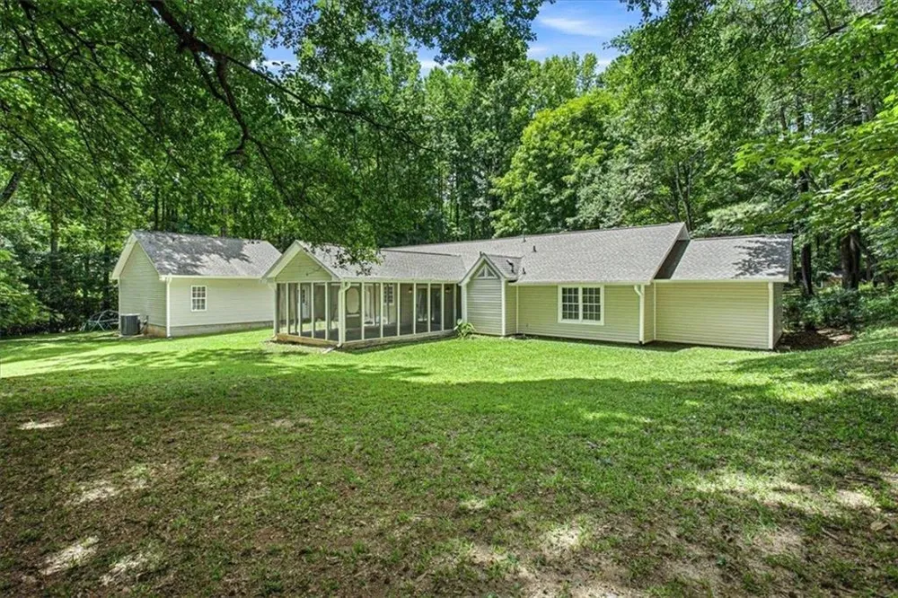 1351 Minix Road Sharpsburg, GA 30277